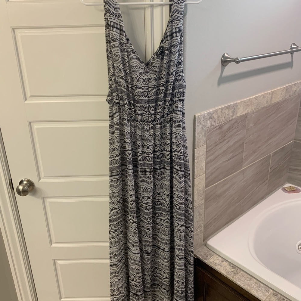 Black & white maxi dress size 1 torrid